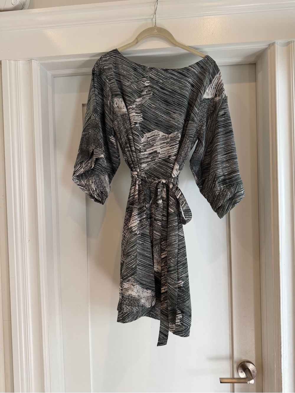 Women’s Green, Gray & White Printed Tie-Waist Dress